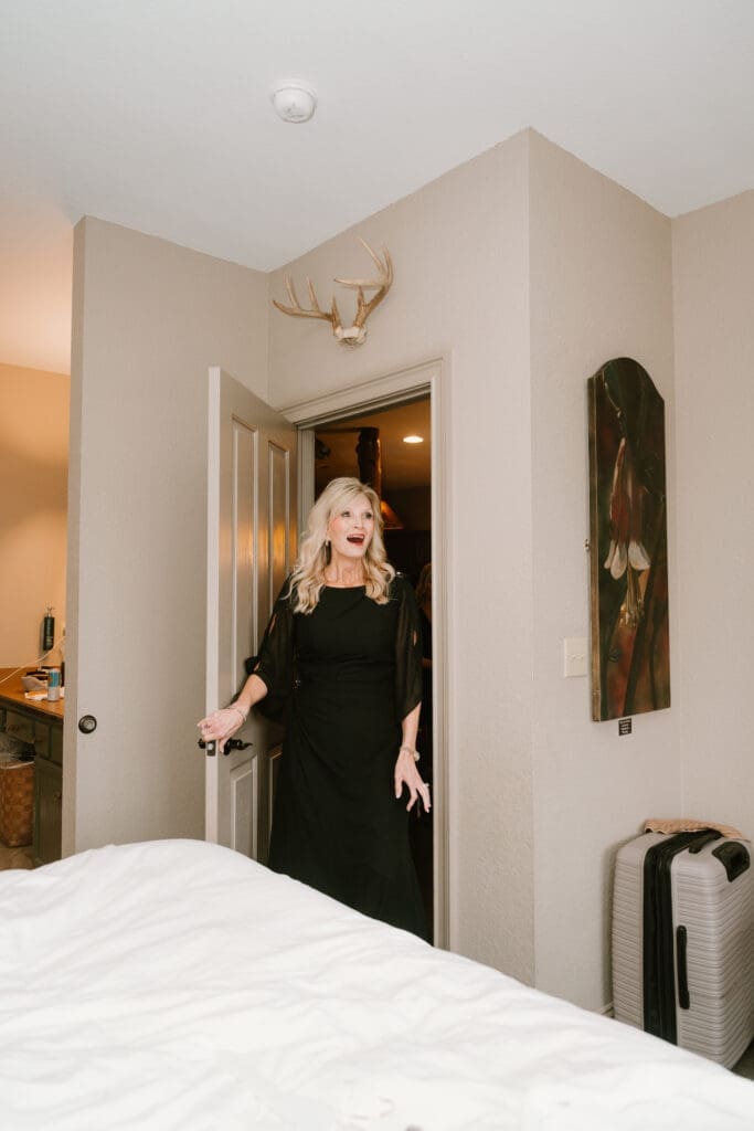 mother candid reaction to seeing a bride in her dress for the first time