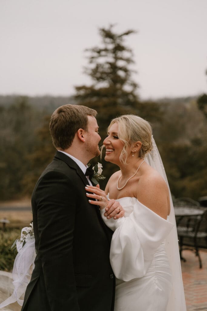 couples wedding pictures at big cedar lodge