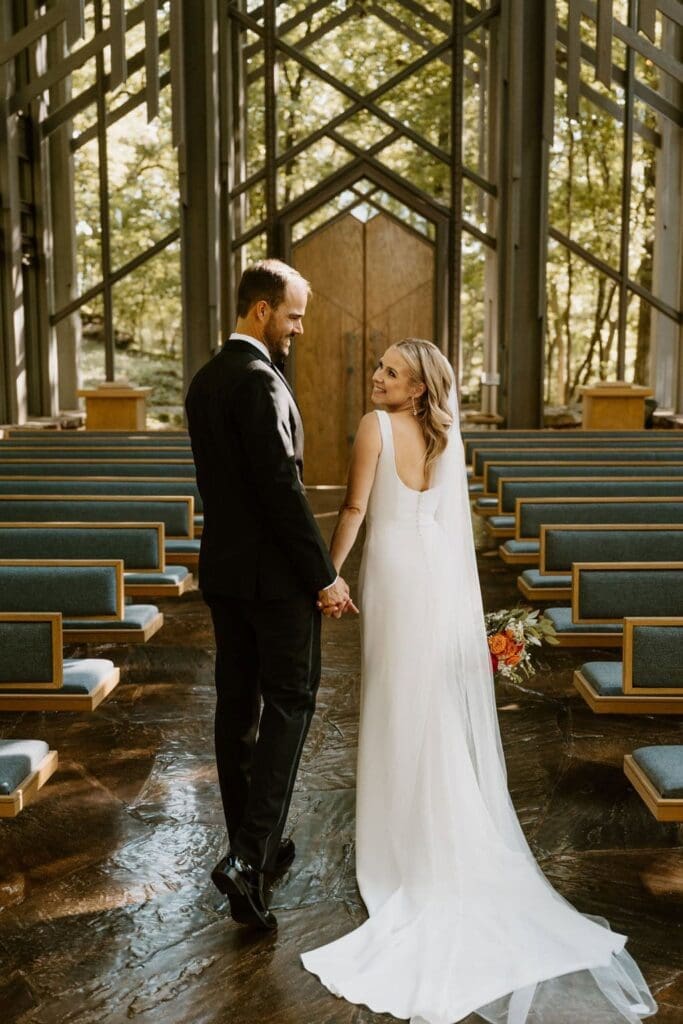 wedding couple portraits at thorncrown chapel arkansas