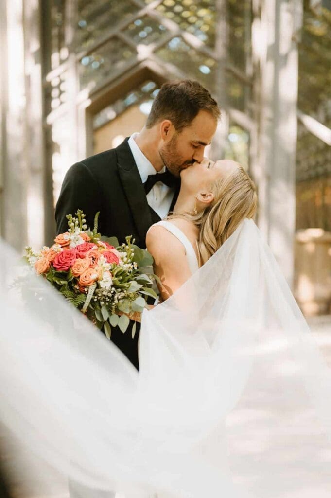 wedding couple portraits at thorncrown chapel arkansas