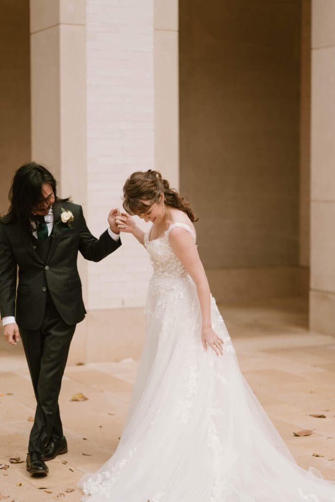 bride groom first look at arkansas museum of fine arts