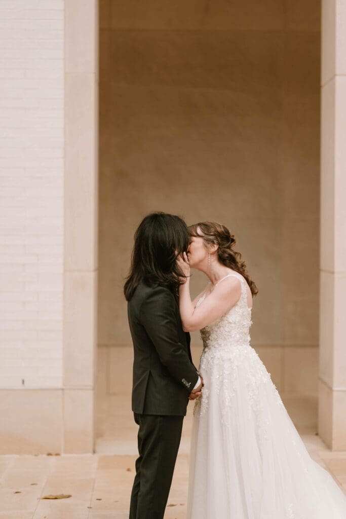 bride groom first look at arkansas museum of fine arts