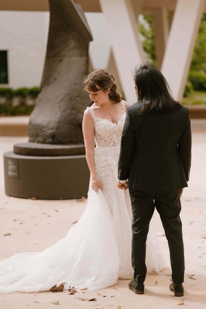 bride groom first look at arkansas museum of fine arts