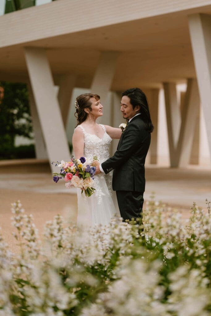 bride groom first look at arkansas museum of fine arts