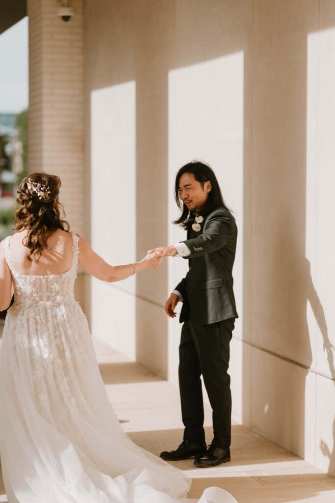 bride groom first look at arkansas museum of fine arts