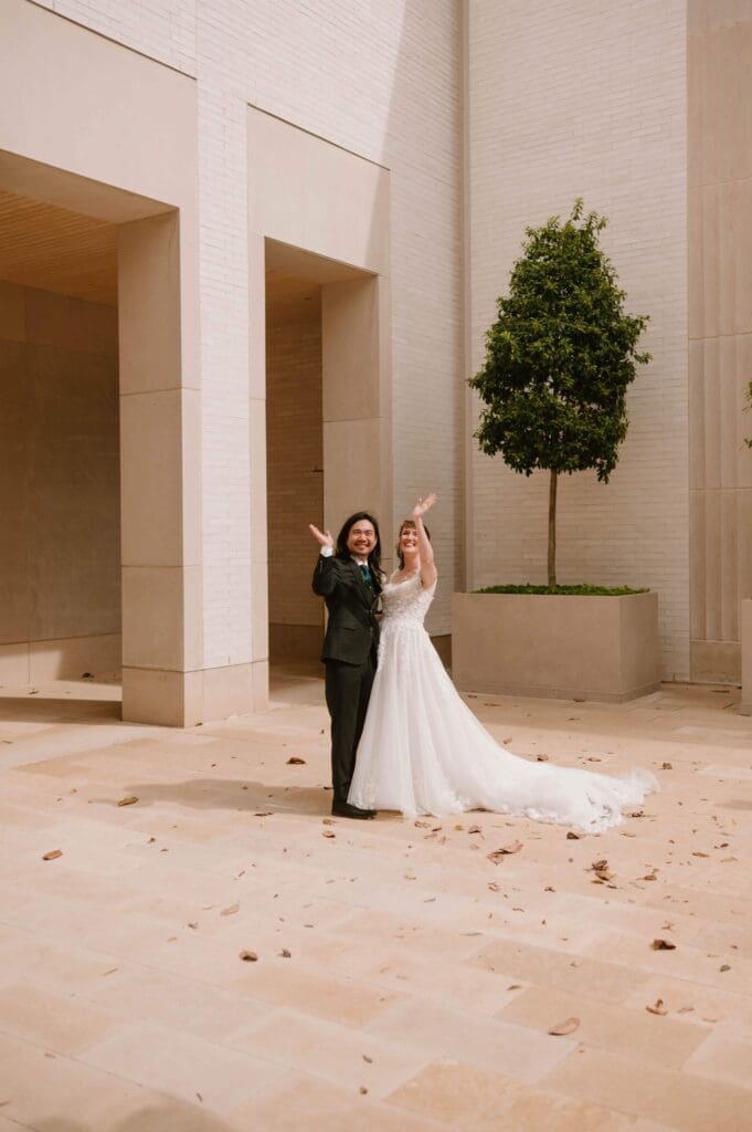 bride groom first look at arkansas museum of fine arts