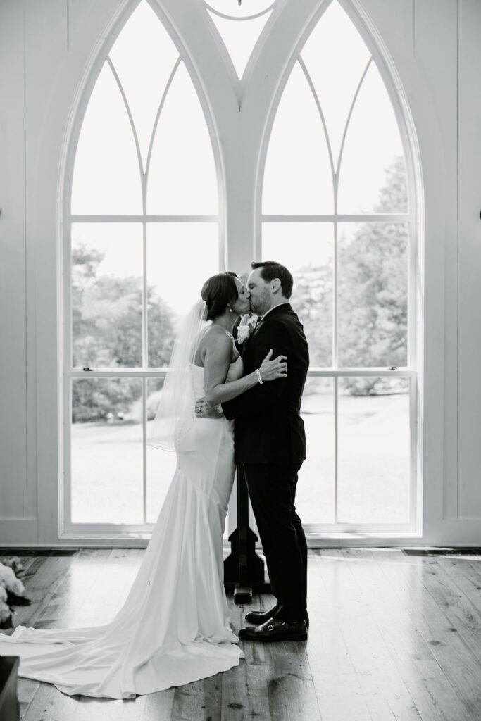 first kiss at garden chapel big cedar lodge